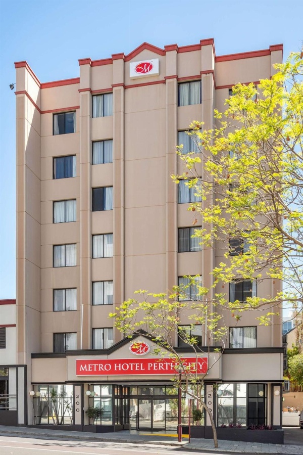 Metro Hotel Perth City image 2